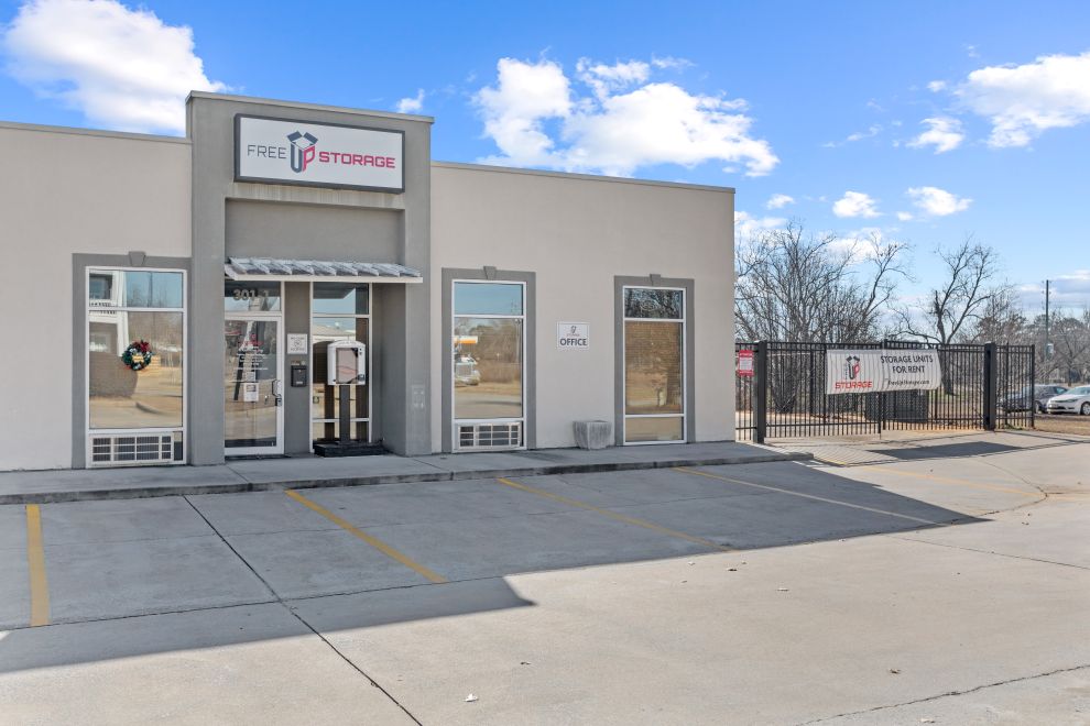 FreeUp Storage Kathleen - Storefront